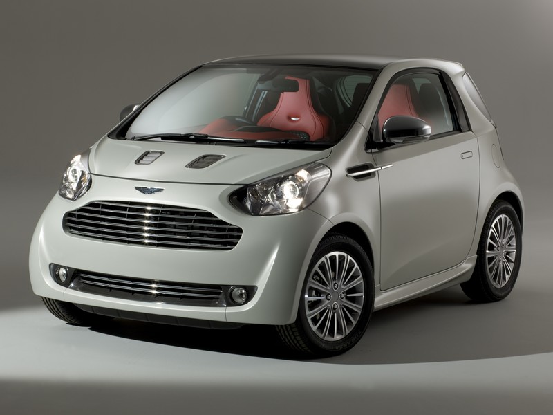 Aston Martin Cygnet - Bond v kimonu